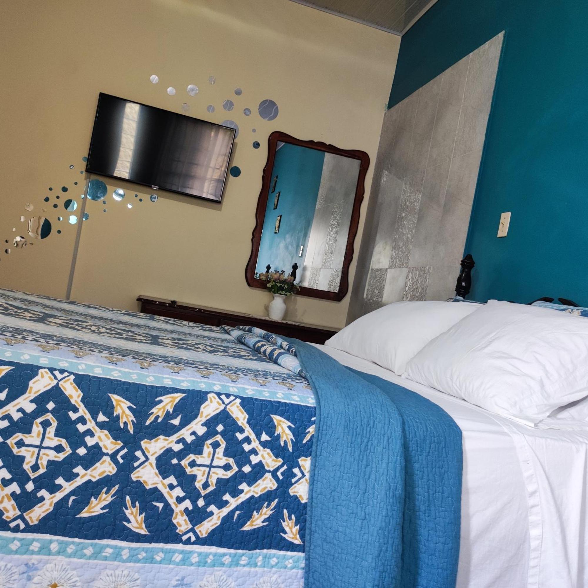 Gables Vacation Rentals With Private Gated Parking Onsite Knockpatrick ภายนอก รูปภาพ